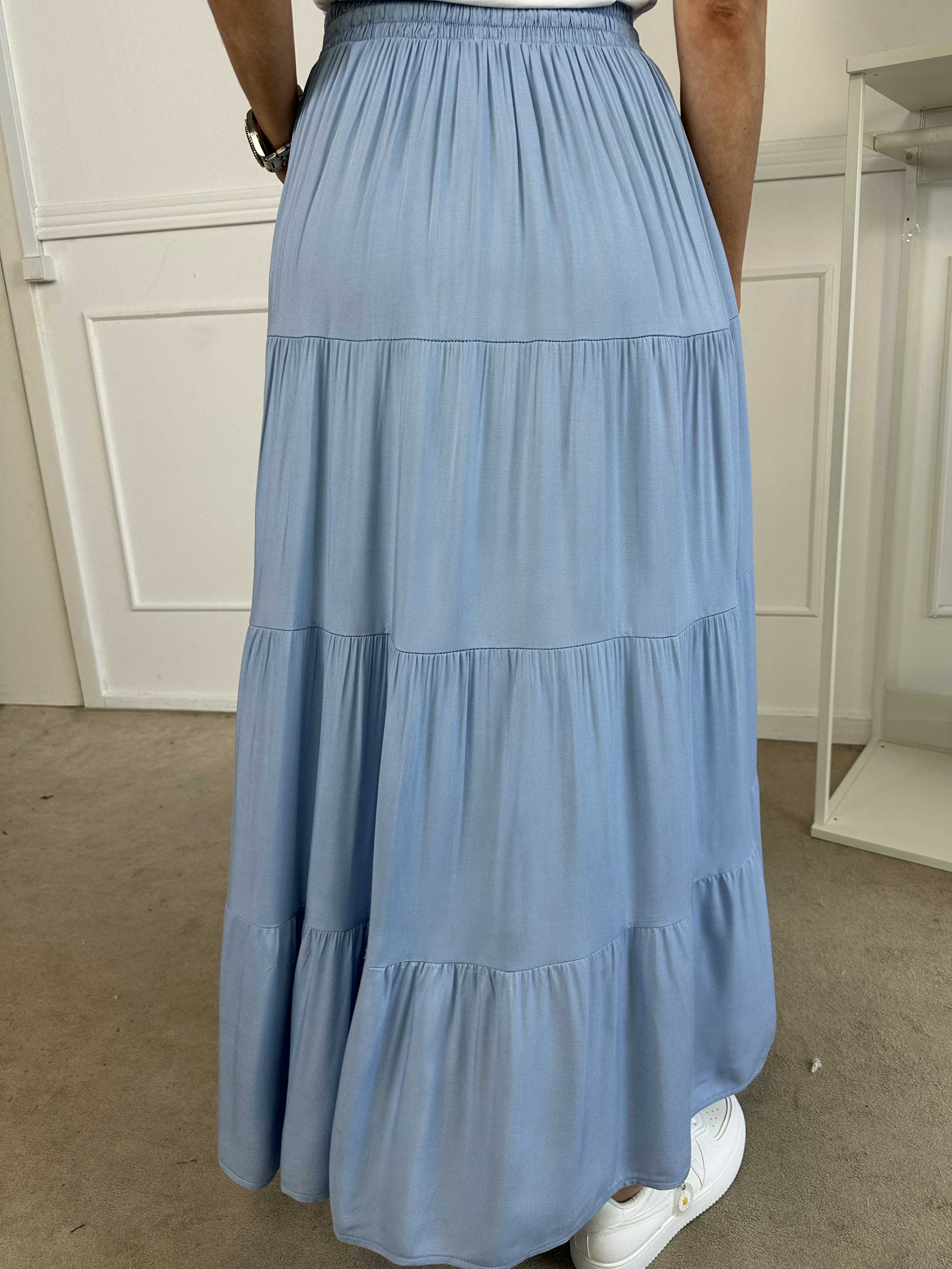 Kayla - Nederdel i viskose med lag på lag look